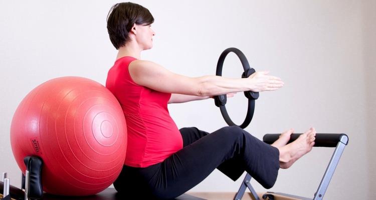 Método pilates, ayuda a fortalecer el abdomen, espalda y músculos del suelo pélvico